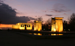 Los sitios más bonitos donde ver el atardecer en Madrid - templo debod