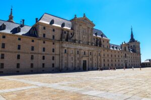 Visitar el escorial, una de las mejores actividades gratuitas para estudiantes en Madrid